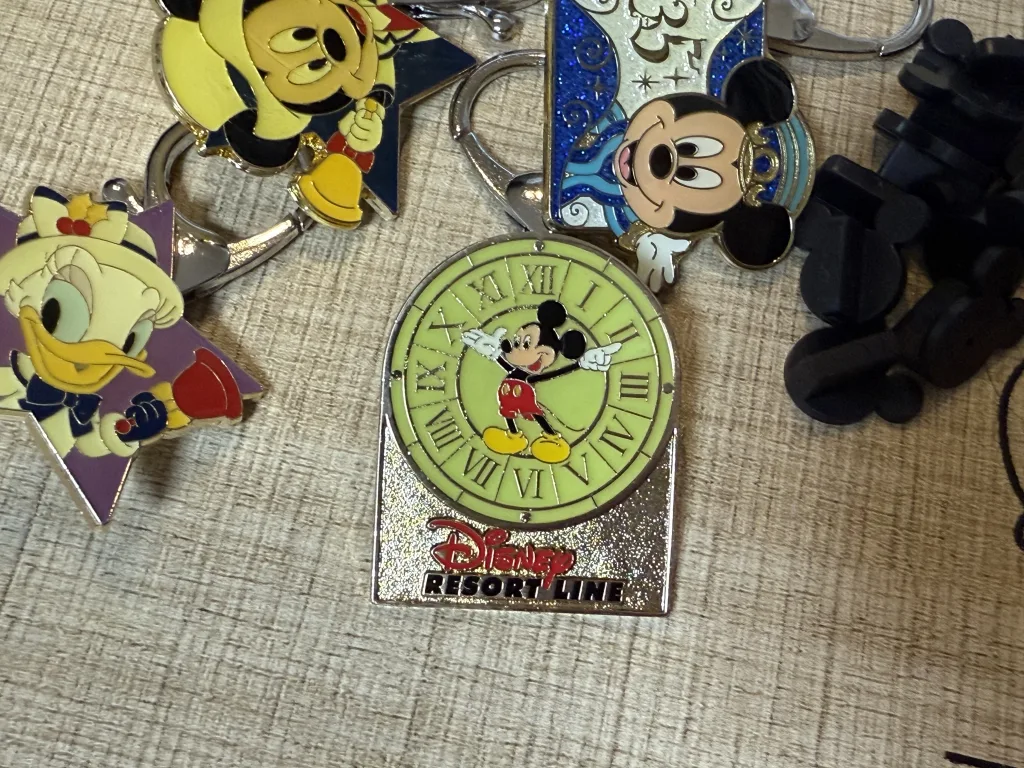 ピンバッジ 穴 開けたくない