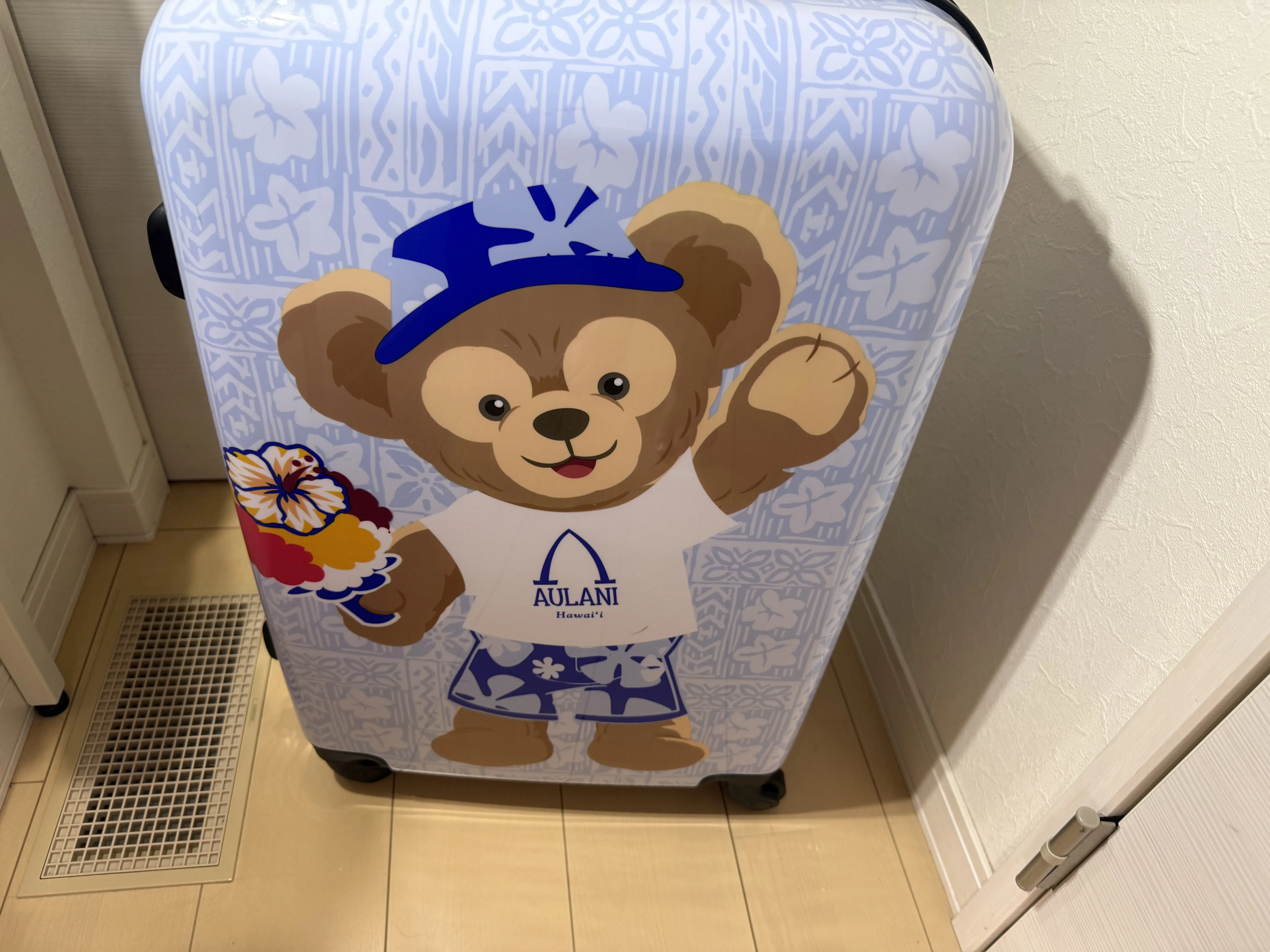 希少！美品！ディズニー　アウラニ　ダッフィー　スーツケース アウラニ ハワイ ディズニー 限定 ダッフィー フレンズ スーツ