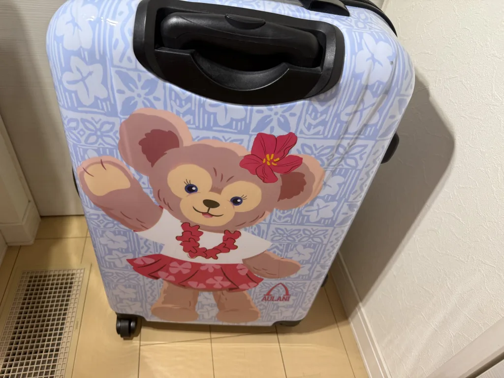 希少！美品！ディズニー　アウラニ　ダッフィー　スーツケース アウラニで購入してきてもらったお土産のダッフィーとシェリー