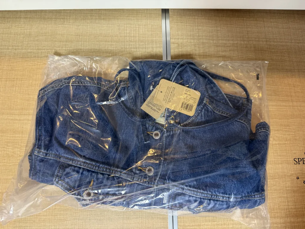 リーバイス　オンライン購入品
Woman Sサイズ
SILVERTAB™ フーデッド トラッカージャケット