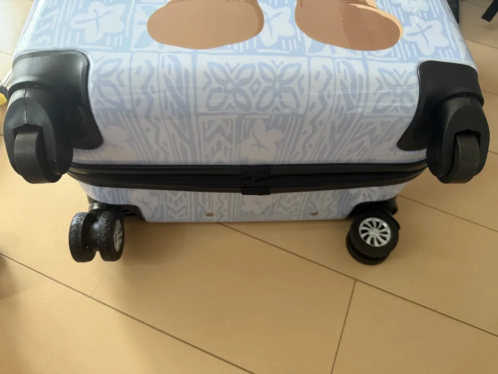 ダッフィーキャリーケース　酷使する側だけキャリーを交換